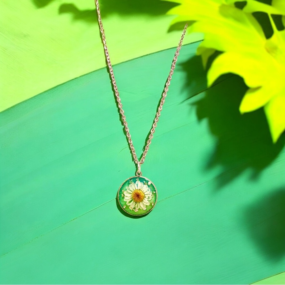 Real Daisy floral resin necklace